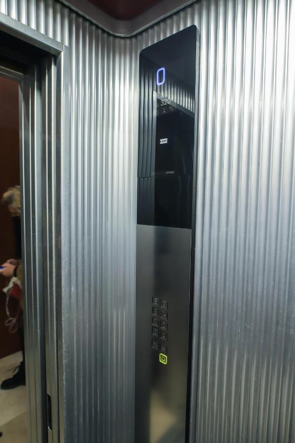 Central Apartment Close To Food And Shopping Bolonha Exterior foto
